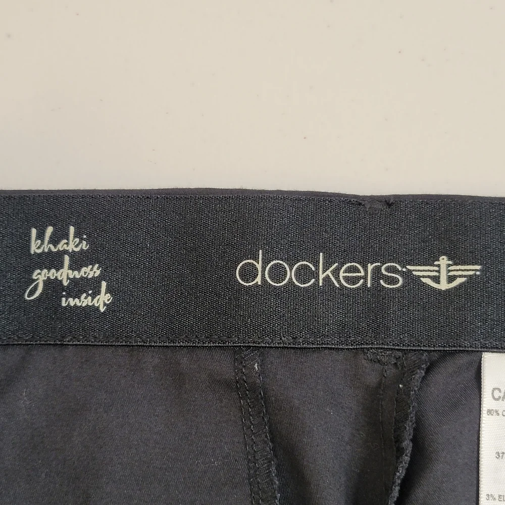 Dockers Womens Capri Pants Size 12 Denim look Truly Slimming Slim Fit